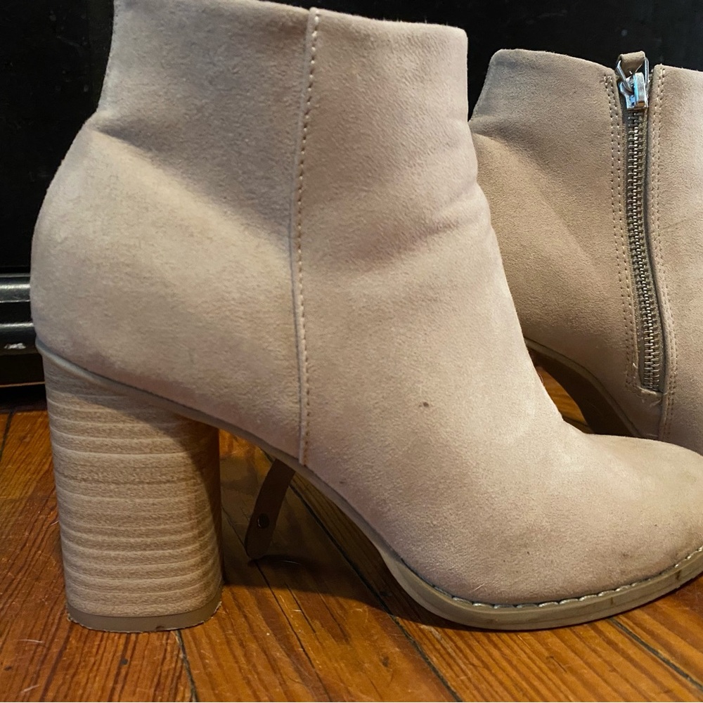 Beige/Cream heeled shortie boots inside zipper
